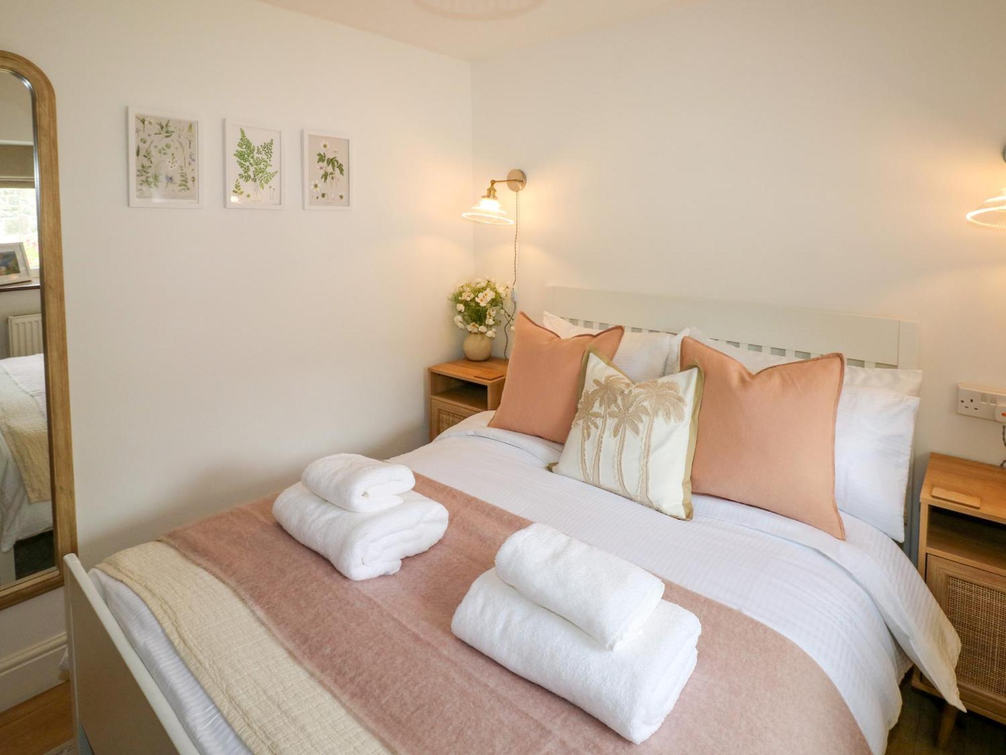 The Stables Villa ฮาเวอร์ฟอร์ดเวสต์ ภายนอก รูปภาพ